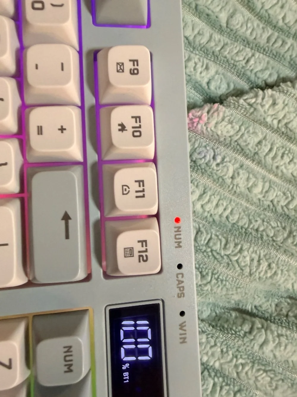 ONIKUMA G80 94-Key Wireless Gaming Keyboard RGB LCD Knob Tri-Mode White